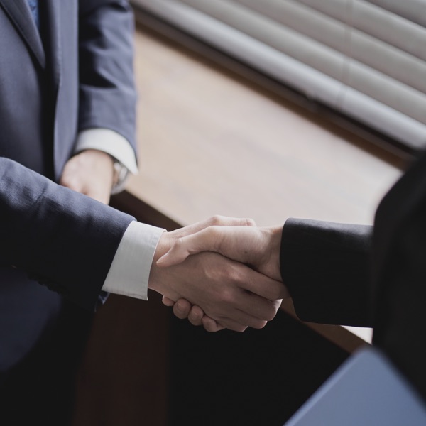 Stretta di mano tra Advisor Mediobanca Premier e il partner GenertelLife