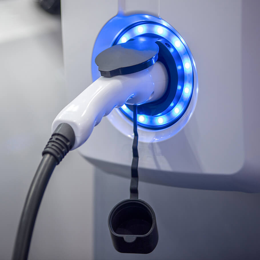 Stazione di ricarica per veicoli elettrici che rappresenta investimenti destinati a generare un impatto positivo sull'ambiente e sulla società.