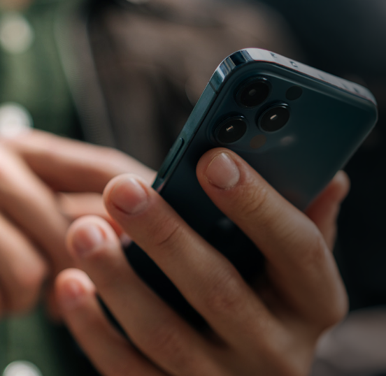 Cliente che utilizza uno smartphone.