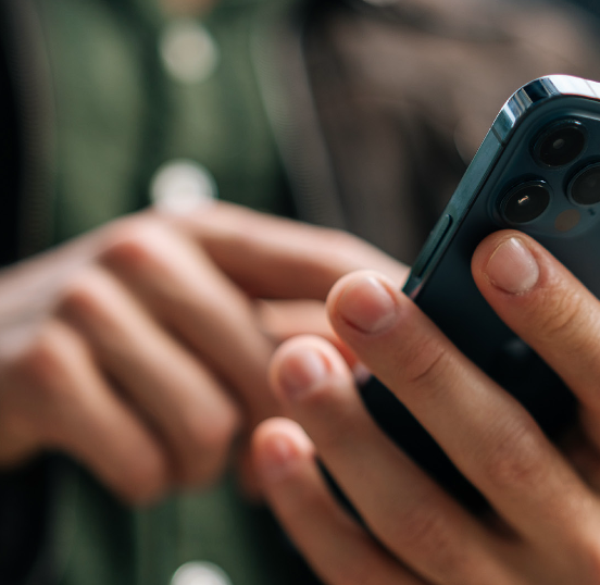 Cliente che utilizza uno smartphone.